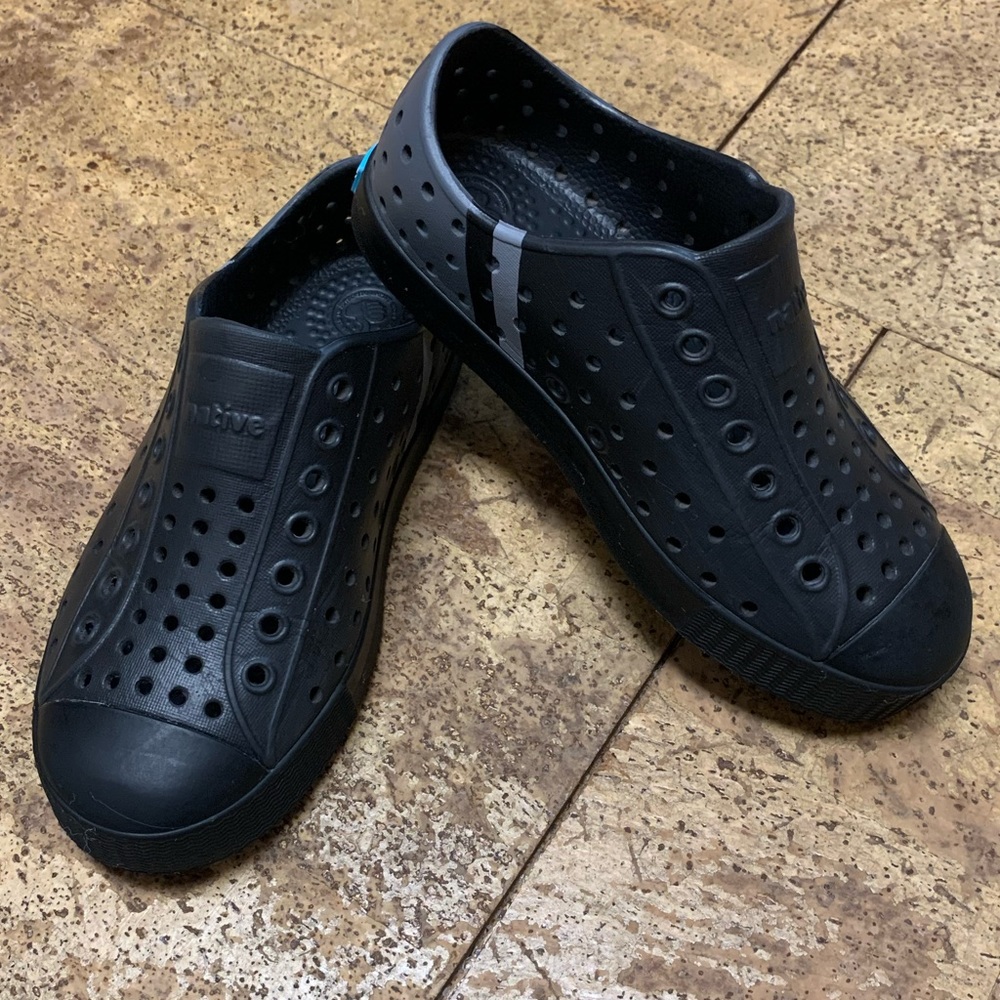 Native Jefferson Boys Black and Grey Size C11